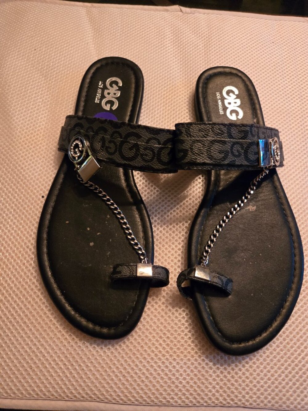 GBG slides with chain attachment, size 8.5, very classy looking
